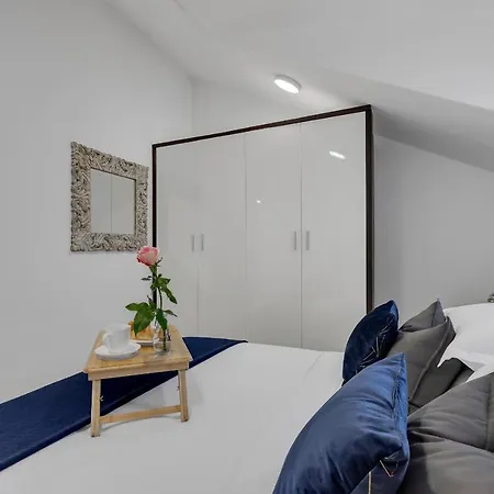 Luxury Center Apartment