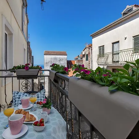 Luxury Center Apartment