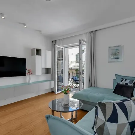 Luxury Center Apartment