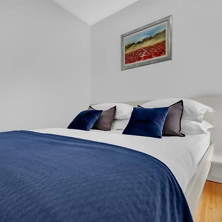 Luxury Center Apartment