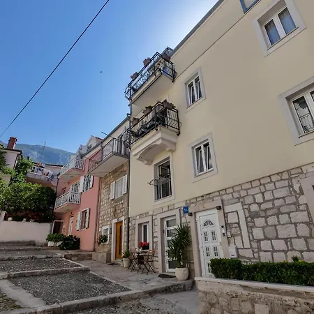 Luxury Center Apartment